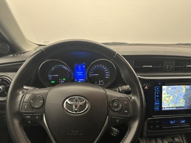 TOYOTA Auris 1.8 HYBRID 136 DESIGN  
