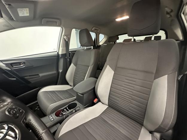 TOYOTA Auris 1.8 HYBRID 136 DESIGN  