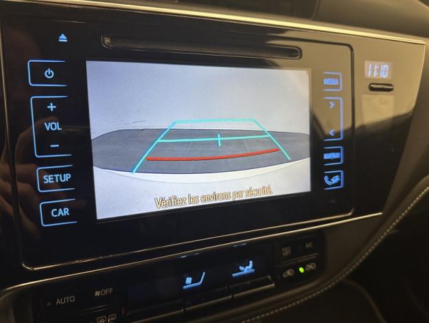 TOYOTA Auris 1.8 HYBRID 136 DESIGN  