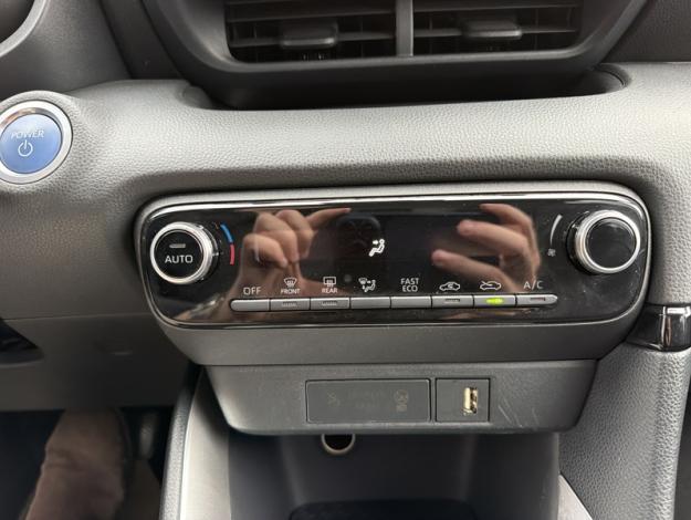 TOYOTA Yaris 1.5 HYBRID 116H DESIGN   