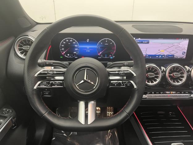MERCEDES-BENZ GLB 200 d AMG Line  