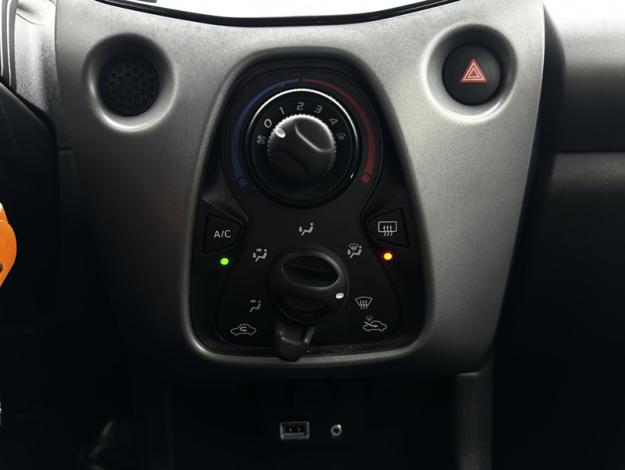 TOYOTA Aygo x-play  1.0 72 ch 