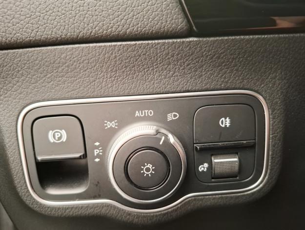MERCEDES-BENZ GLA 200 d AMG Line  