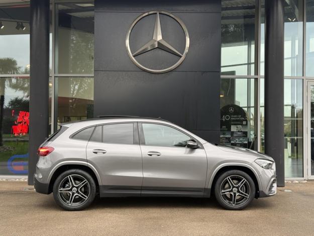MERCEDES-BENZ GLA 200 AMG Line  