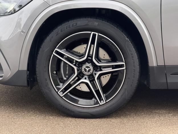 MERCEDES-BENZ GLA 200 AMG Line  