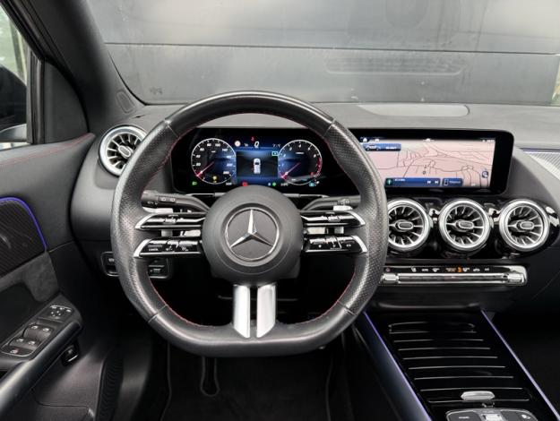 MERCEDES-BENZ GLA 200 AMG Line  