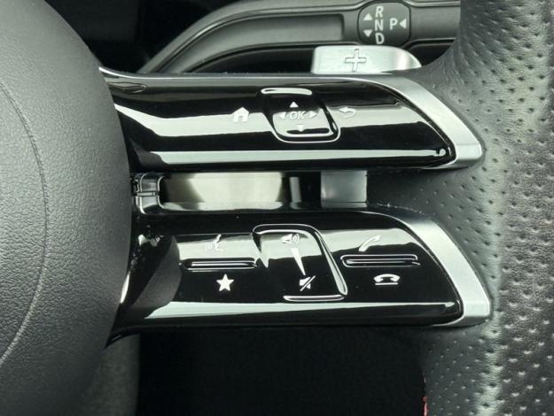 MERCEDES-BENZ GLA 200 AMG Line  