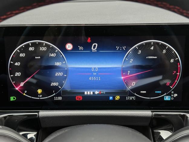 MERCEDES-BENZ GLA 200 AMG Line  