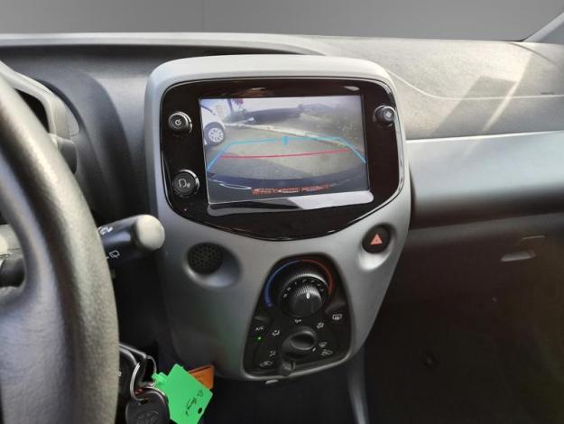 TOYOTA Aygo 1.0 VVT-i x-play  