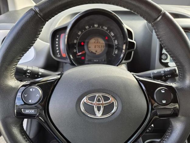 TOYOTA Aygo 1.0 VVT-i x-play  
