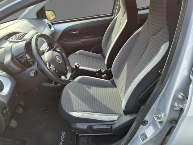 TOYOTA Aygo 1.0 VVT-i x-play  