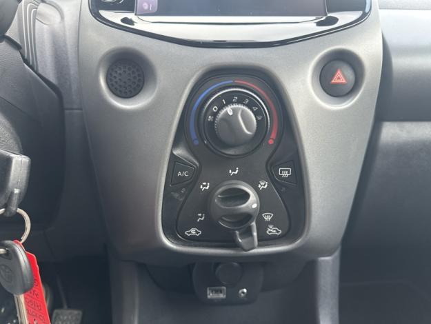 TOYOTA Aygo 1.0 72 x-play  