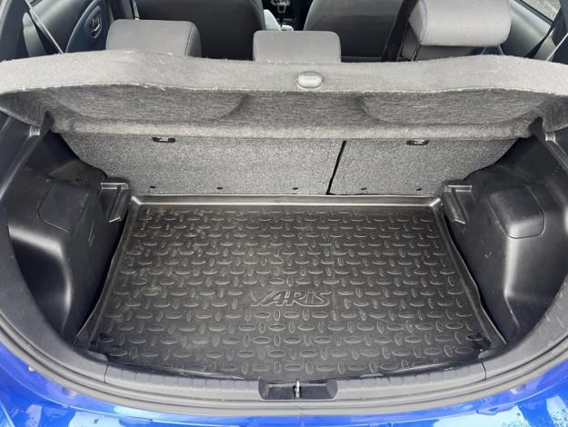 TOYOTA Yaris 100h Collection   