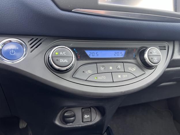 TOYOTA Yaris 100h Collection   
