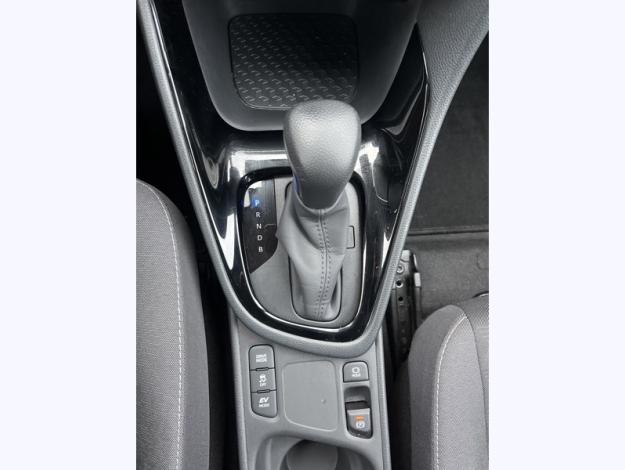 TOYOTA Yaris 116h Design   