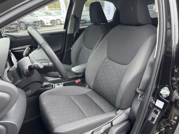 TOYOTA Yaris 116h Design   
