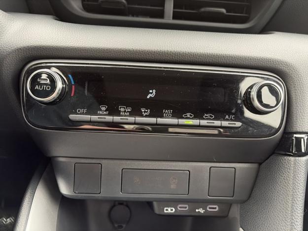 TOYOTA Yaris 116h Dynamic  