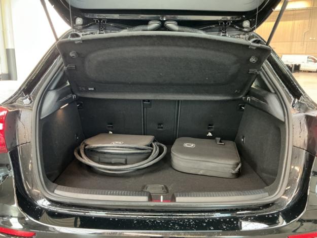 MERCEDES-BENZ A 250 e Luxury Line  