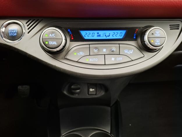 TOYOTA Yaris 1.5 110 VVT-I COLLECTION  