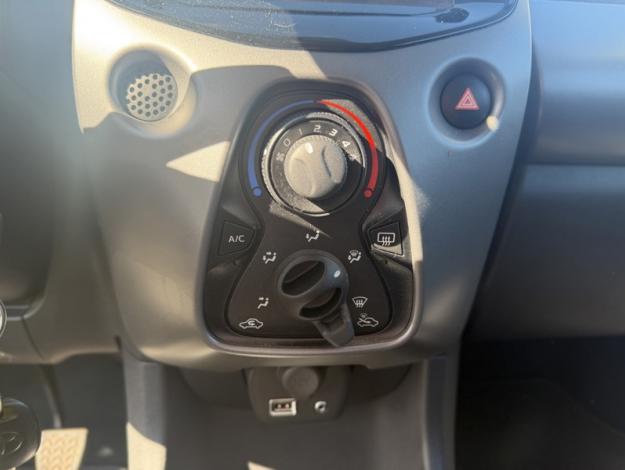 TOYOTA Aygo AYGO MC 1.0 VVT I XPLAY STYLE APP SR X SPORT  1.0 72 ch X-PLAY STYLE APP