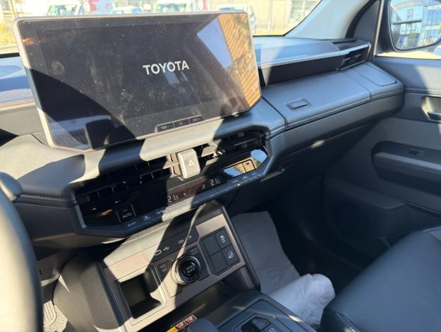 TOYOTA Hilux BEV 59KWH LOUNGE DOUBLE CAB 4WD AUTO  HILUX EV 59 KWH LOUNGE NG26 VD