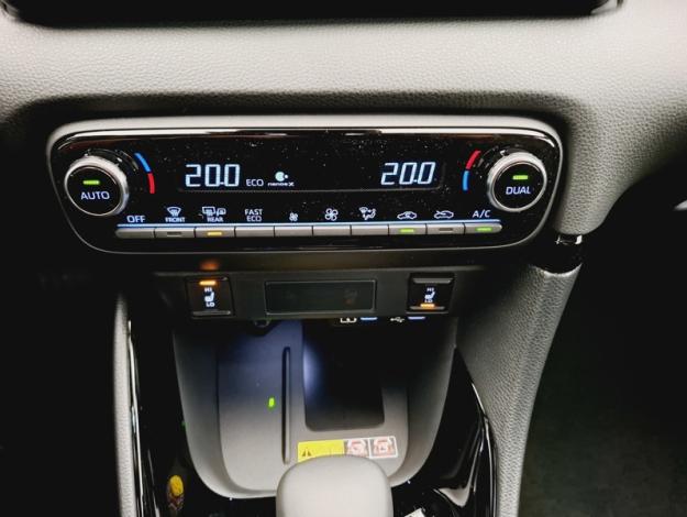 TOYOTA Yaris 1.5 HYBRID 130H COLLECTION   PACK TECHNO  MY26