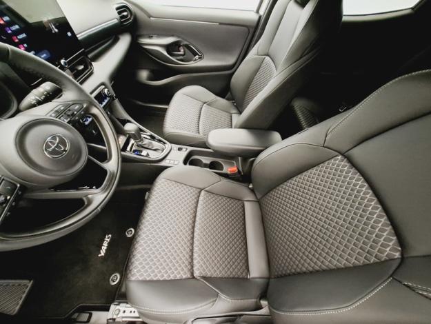TOYOTA Yaris 1.5 HYBRID 130H COLLECTION   PACK TECHNO  MY26