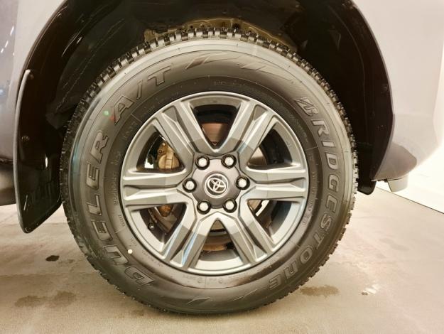 TOYOTA Hilux 2.4 D-4D X-TRA LEGENDE 4WD BVA  