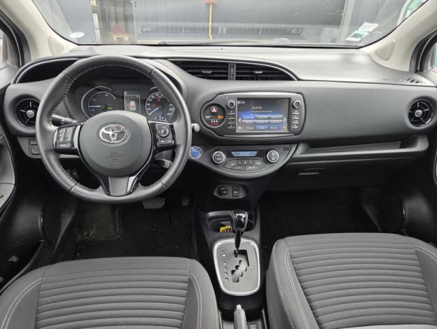 TOYOTA Yaris 100h DYNAMIC   