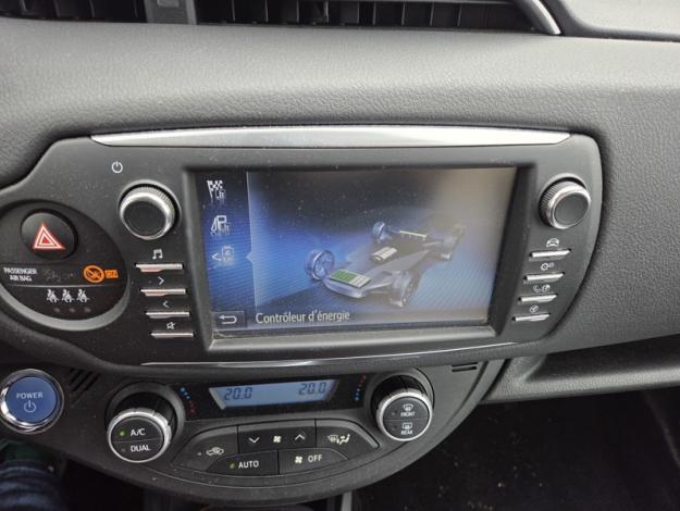 TOYOTA Yaris 100h DYNAMIC   