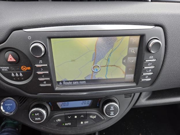 TOYOTA Yaris 100h DYNAMIC   