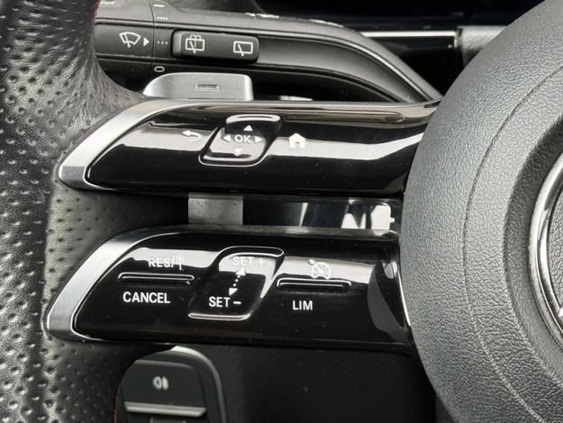 MERCEDES-BENZ GLA 200 d AMG Line  GLA 200 d AMG Line