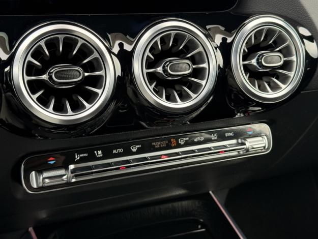 MERCEDES-BENZ GLA 200 d AMG Line  GLA 200 d AMG Line