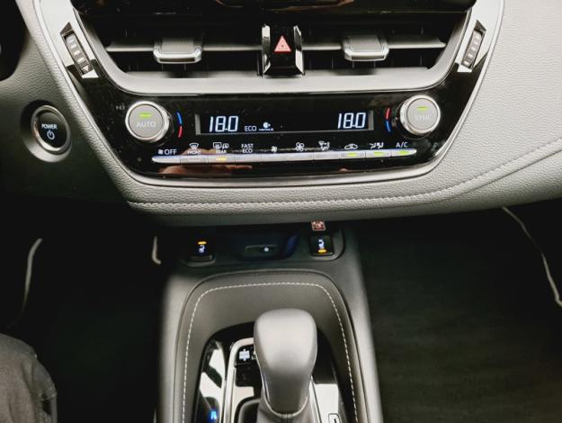 TOYOTA Corolla Touring Sports 1.8 HYBRID 140 DESIGN  PACK CONFORT