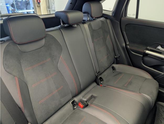 MERCEDES-BENZ GLA 200 AMG Line  