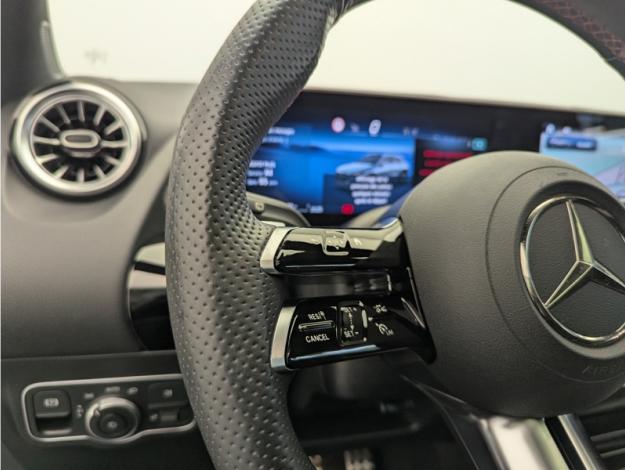 MERCEDES-BENZ GLA 200 AMG Line  