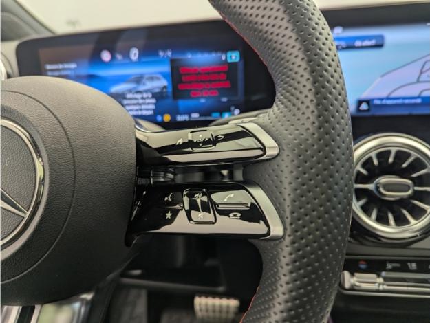 MERCEDES-BENZ GLA 200 AMG Line  