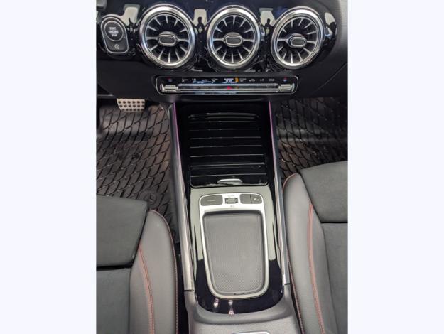 MERCEDES-BENZ GLA 200 AMG Line  