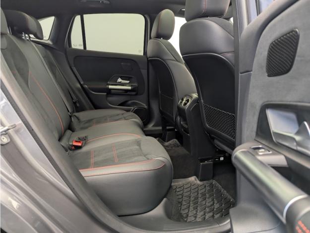 MERCEDES-BENZ GLA 200 AMG Line  