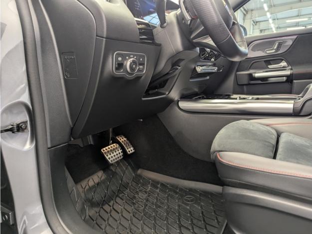 MERCEDES-BENZ GLA 200 AMG Line  