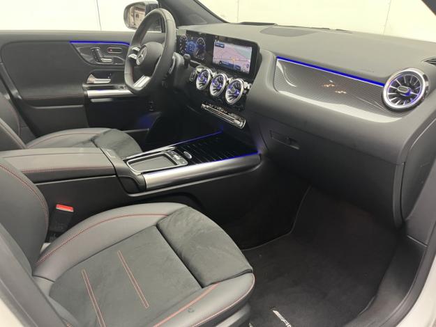 MERCEDES-BENZ GLA 200 AMG Line  