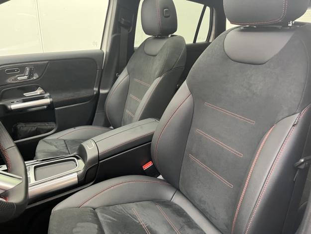 MERCEDES-BENZ GLA 200 AMG Line  