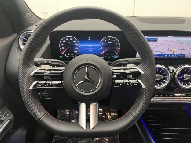 MERCEDES-BENZ GLA 200 AMG Line  