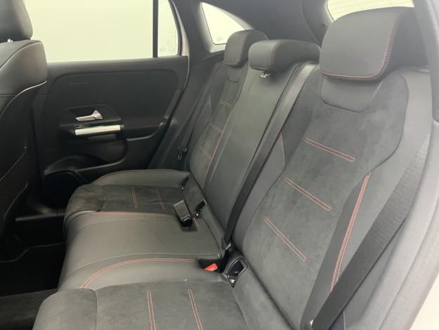 MERCEDES-BENZ GLA 200 AMG Line  