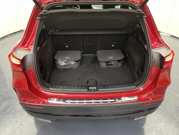 MERCEDES-BENZ GLA 250 e AMG Line  