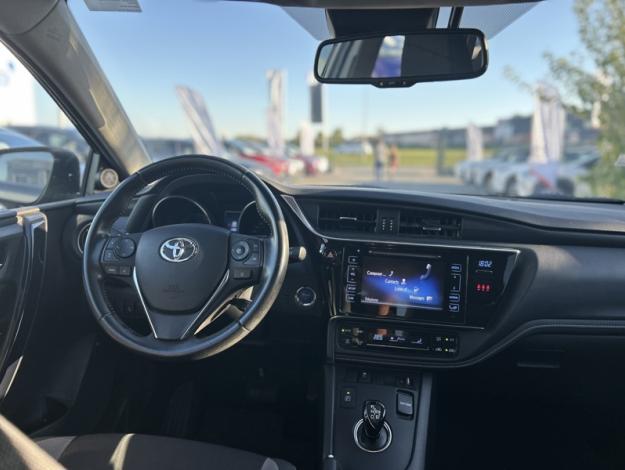 TOYOTA Auris 1.8 HYBRID 136h DESIGN  