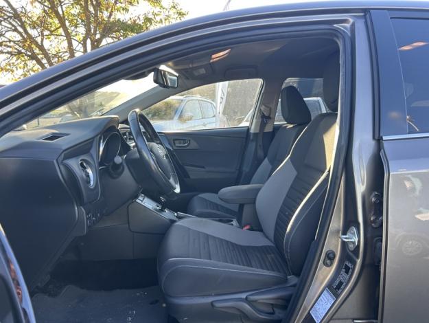 TOYOTA Auris 1.8 HYBRID 136h DESIGN  