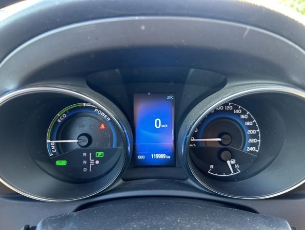 TOYOTA Auris 1.8 HYBRID 136h DESIGN  