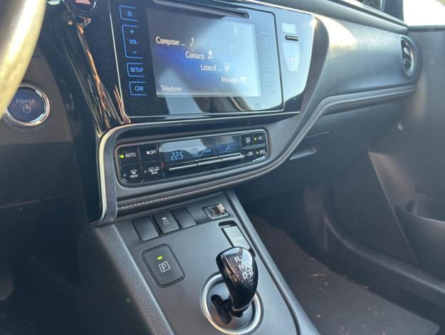 TOYOTA Auris 1.8 HYBRID 136h DESIGN  