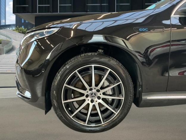 MERCEDES-BENZ EQC 400 4MATIC AMG Line Toit Ouvrant Attelage  